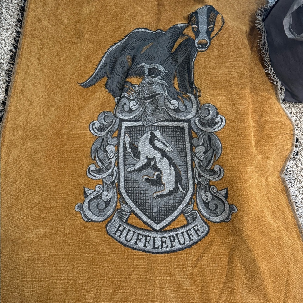 Hufflepuff Crest Blanket